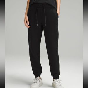 Lululemon Black Joggers! Size 6